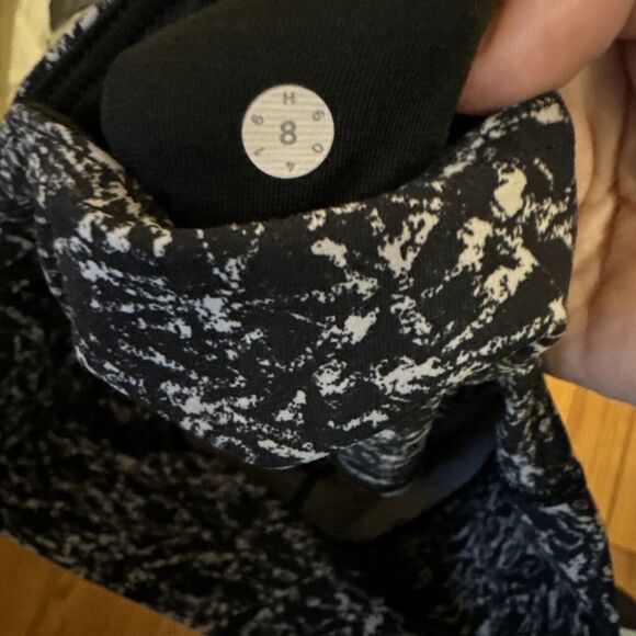 Lululemon Deep Breath Tight Iced Wave White Black Full On Luon Size 8 - Picture 7 of 7